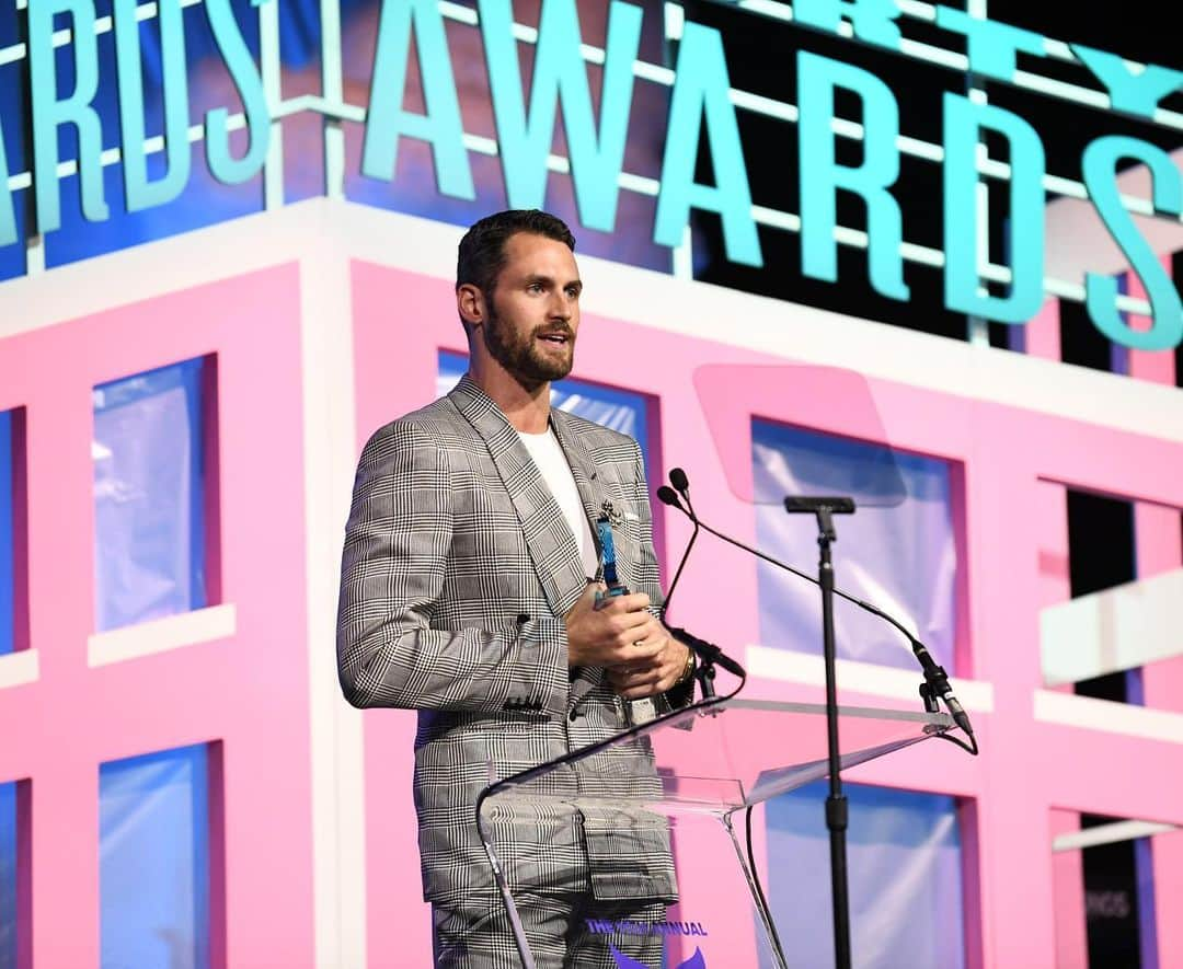 ケビン・ラブさんのインスタグラム写真 - (ケビン・ラブInstagram)「Share your Story. @shortyawards (Photo by Noam Galai/Getty Images for Shorty Awards)」5月7日 9時21分 - kevinlove