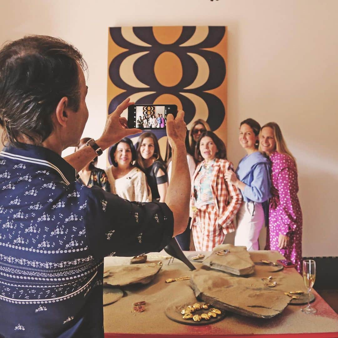 Monica Sordoさんのインスタグラム写真 - (Monica SordoInstagram)「Remembering a gorgeous afternoon in the company of family, friends and Venezuelan talent and creatives. Thank you all for coming and discovering our latest collection Mochima. Special thanks to @emcocinero for designing a menu inspire in our collection and @sigrid7 @mobelsigloxx for the set design! #MonicaSordo #Mochima #Venezuela 📸 @0800leonardo」5月7日 9時23分 - monicasordo