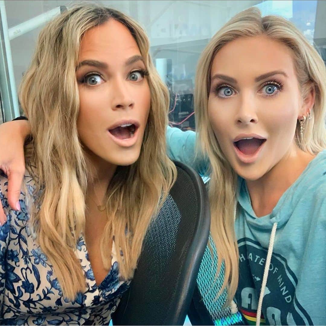 ステファニー・プラットのインスタグラム：「BREAKING NEWS!! @teddimellencamp is filling in for @wellsadams today on #prattcast 🙌🏻🥳👯‍♀️💕 don’t miss this ep!! Link In my bio 😁 #TheHills #RHOBH」