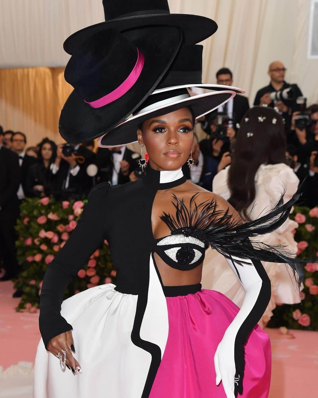 Teen Vogueさんのインスタグラム写真 - (Teen VogueInstagram)「Should everyone else just... go home? 😍 More fave looks from tonight at the link in bio. ✨ @janellemonae #metgala」5月7日 9時29分 - teenvogue