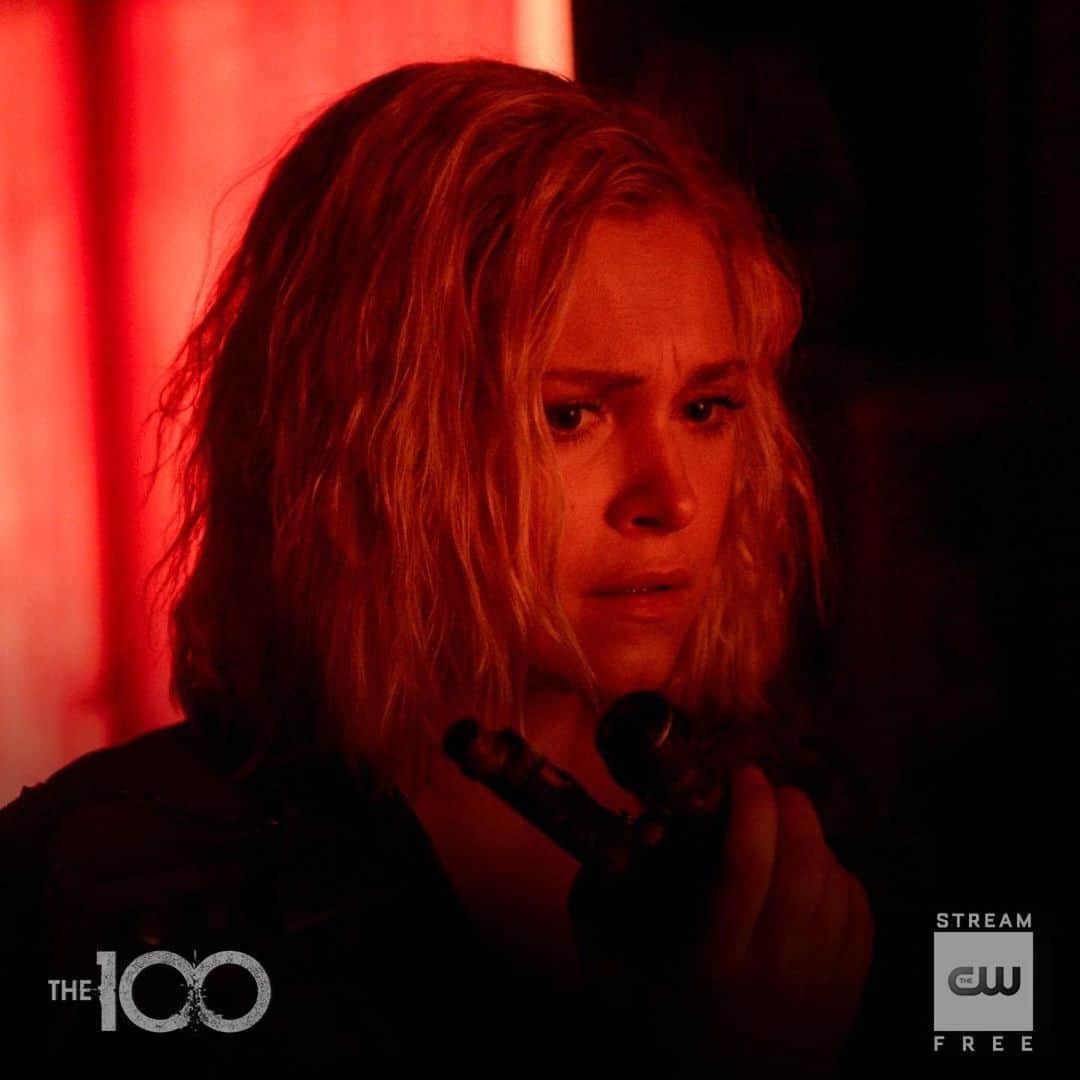 JR・ボーンのインスタグラム：「Hope y’all enjoyed last week and are well rested for tmrws episode!! #Repost @cw_the100 ・・・ A hell of an eclipse. Catch up before tomorrow's #the100」