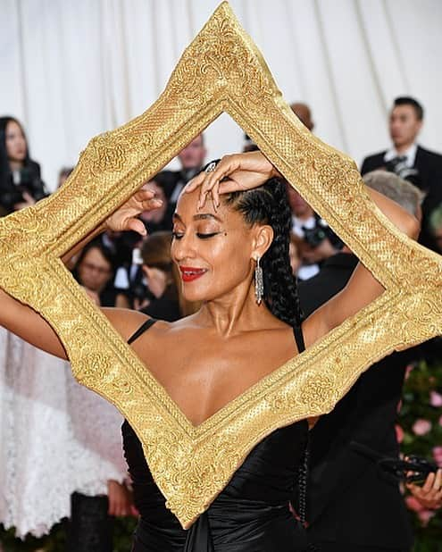 Lacy Redwayさんのインスタグラム写真 - (Lacy RedwayInstagram)「We do nothing but work of Art in these parts ! 💅🏾 @traceeellisross #MetGala2019 Styled by @karlawelchstylist in @itsjeremyscott  Makeup @itsmatin  #HairByLacyRedway #traceeellisross #MetGala2019」5月7日 9時35分 - lacyredway