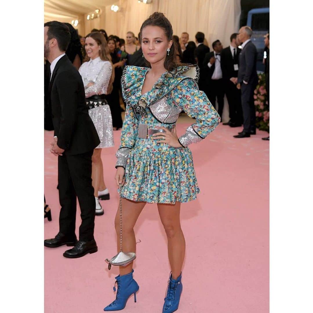 アリシア・ヴィキャンデルのインスタグラム：「Alicia wearing Louis Vuitton to the 2019 #MetGala.」