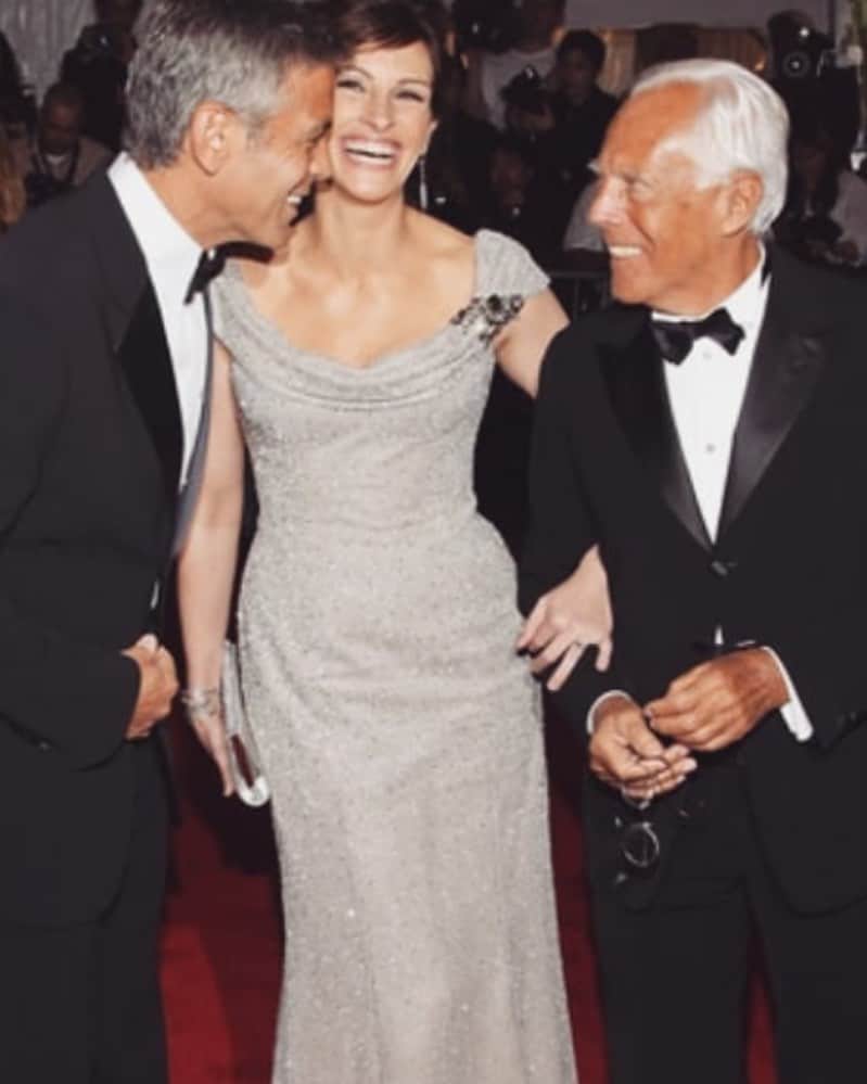 ジュリア・ロバーツのインスタグラム：「A tale of a Gala with two George’s and just 1 dress. 😉 #armaniislegend」