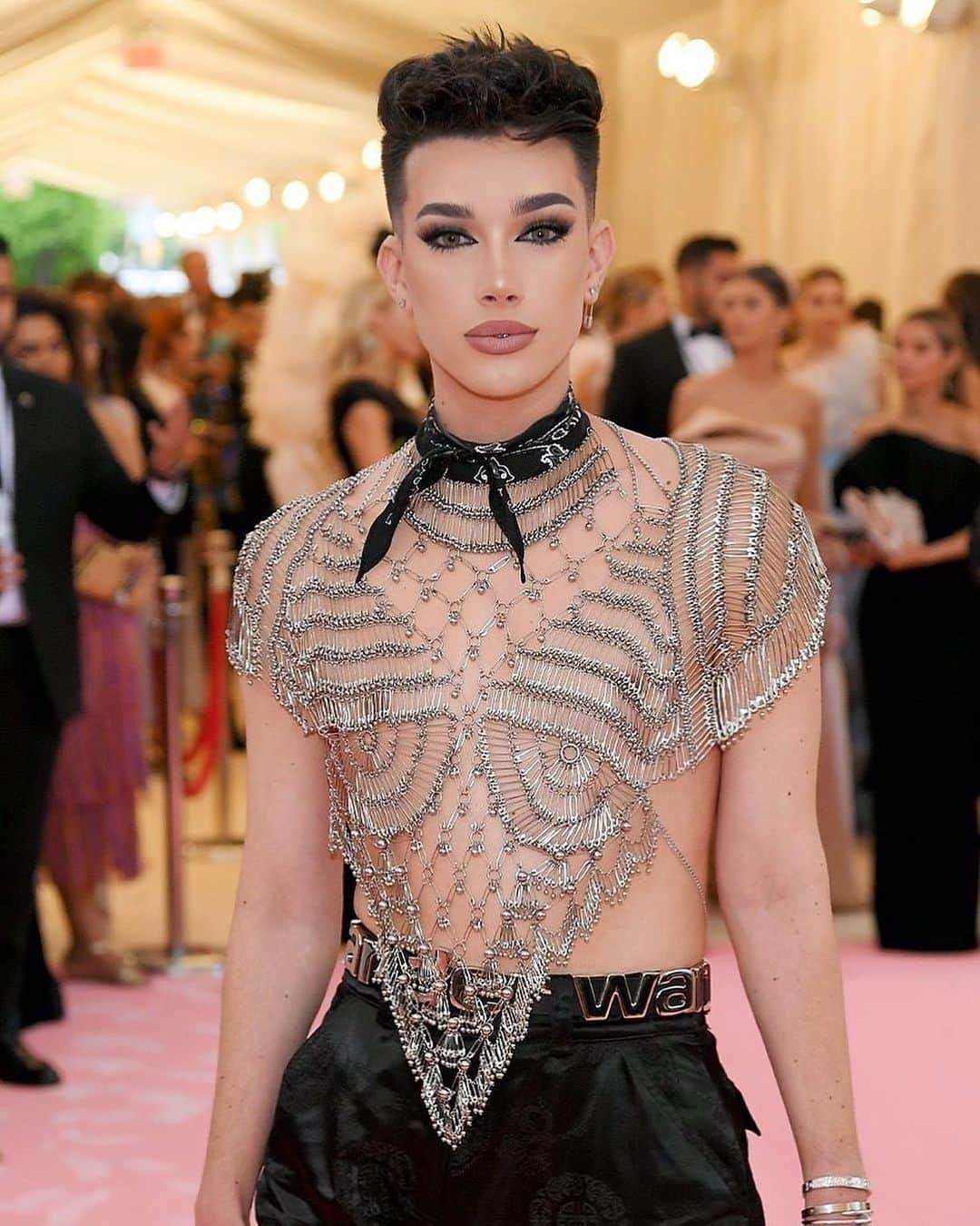 ジェームス・チャールズさんのインスタグラム写真 - (ジェームス・チャールズInstagram)「my first met gala 🥺 thank you so much @youtube for inviting me and @alexanderwangny for dressing me! 💕 being invited to such an important event like the ball is such an honor and a step forward in the right direction for influencer representation in the media and I am so excited to be a catalyst. video coming tomorrow!」5月7日 9時38分 - jamescharles