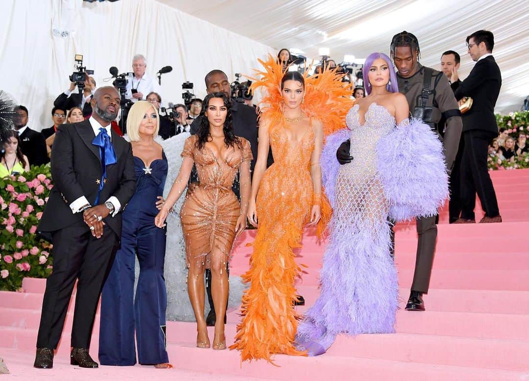 マリクレールさんのインスタグラム写真 - (マリクレールInstagram)「The Kardashian-Jenner crew had a MOMENT on the #MetGala carpet. Get all the details on Kim's wet look via the link.」5月7日 9時39分 - marieclairemag