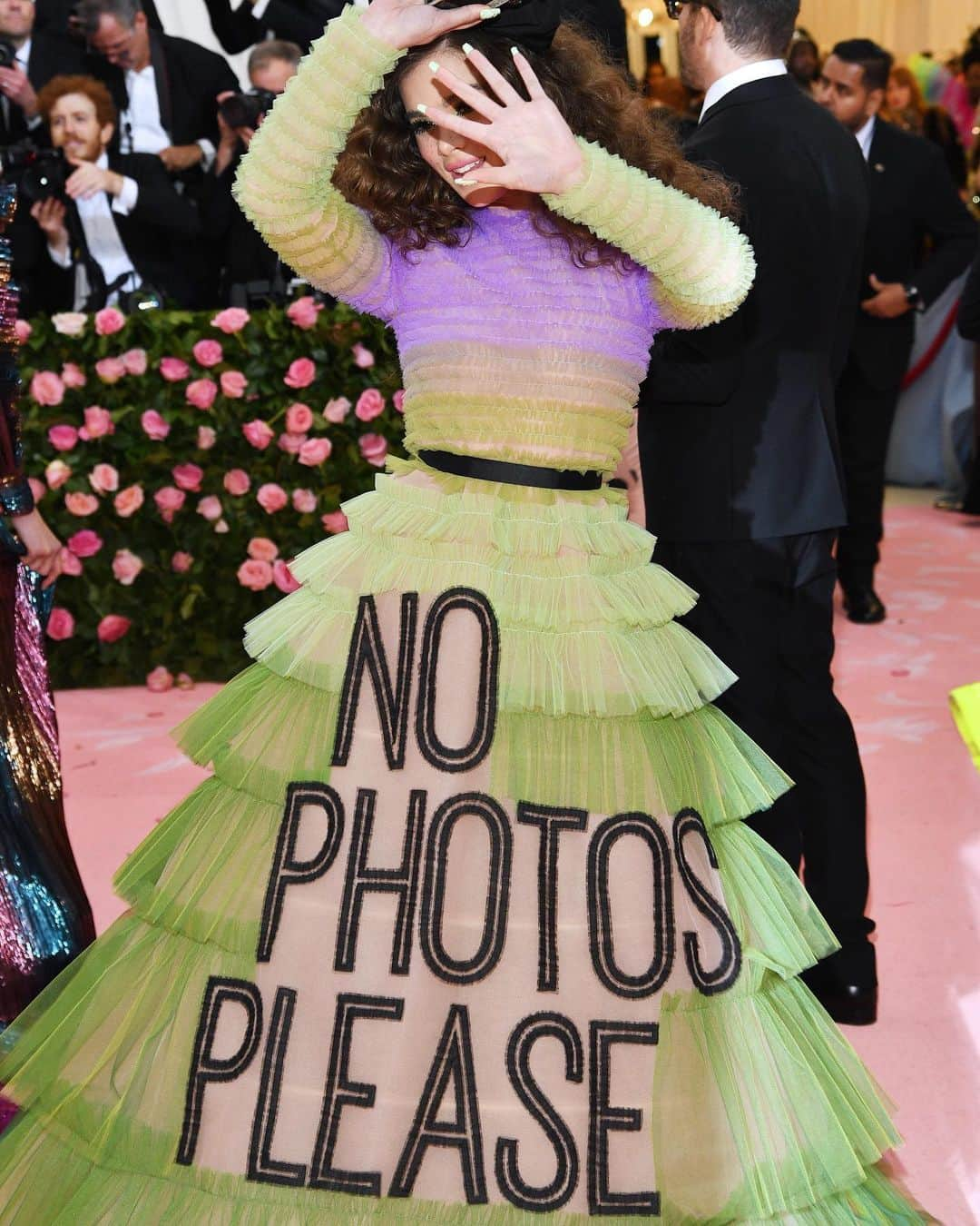 MTVさんのインスタグラム写真 - (MTVInstagram)「O b s e s s e d with #HaileeSteinfeld every #MetGala (and this is no exception) 💋」5月7日 9時51分 - mtv