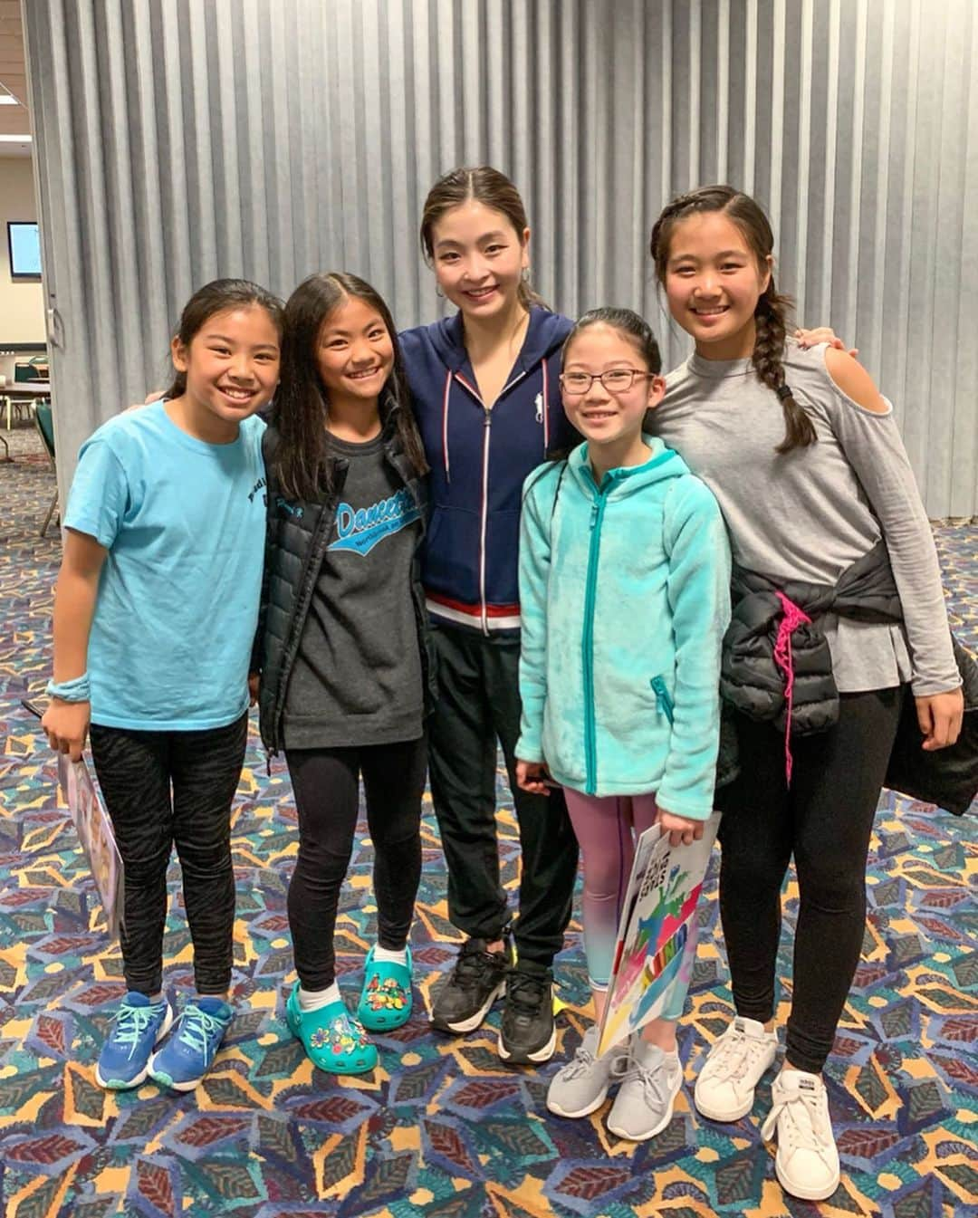 アレックス・シブタニさんのインスタグラム写真 - (アレックス・シブタニInstagram)「We had so much fun at the meet and greet in Chicago yesterday! Thanks to everyone who came to see us! 😊 #ShibSibs #SOI19 #StarsOnIce」5月7日 9時50分 - shibsibs