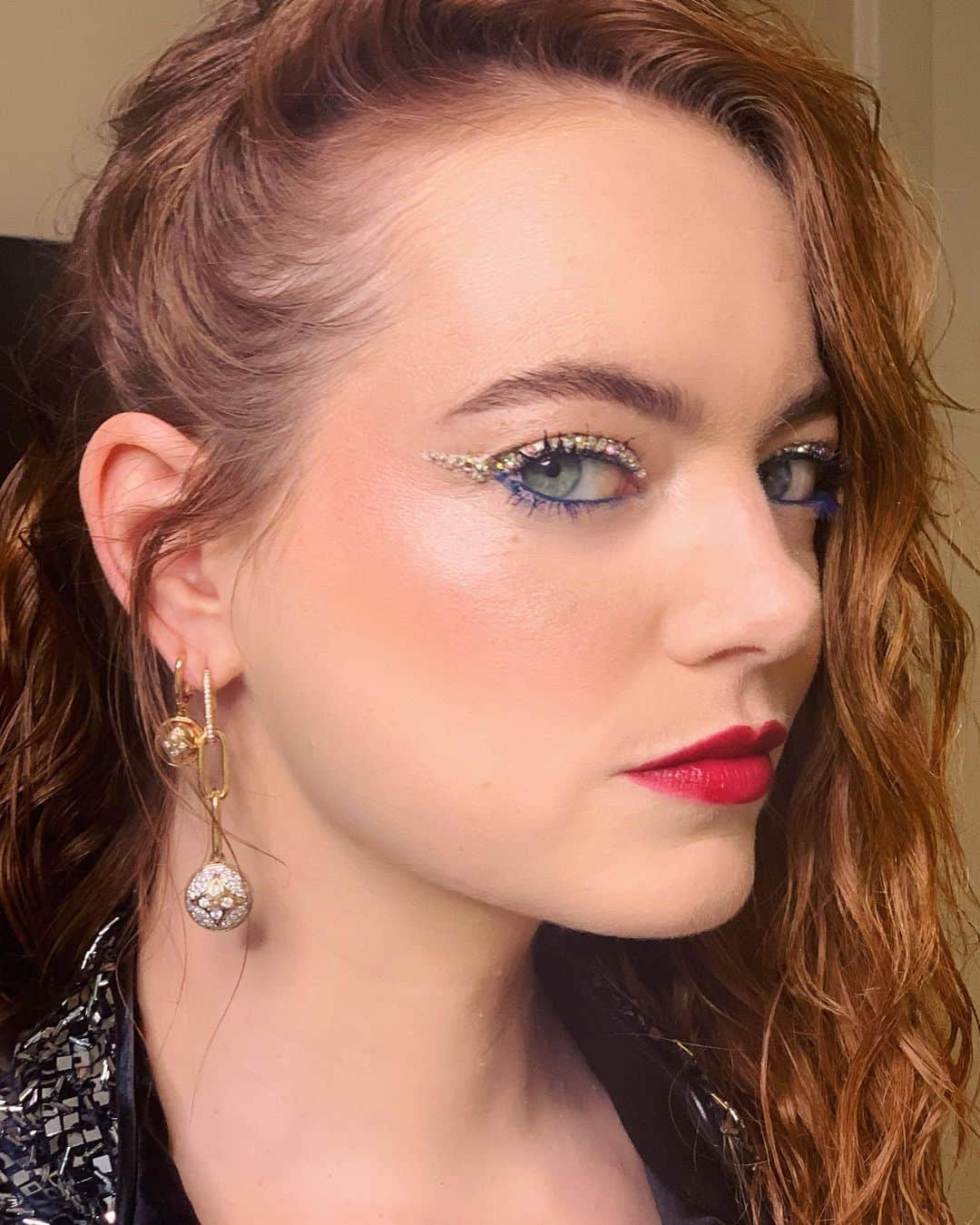 レイチェル・グッドウィンさんのインスタグラム写真 - (レイチェル・グッドウィンInstagram)「Major 80s vibes ✨ #emmastone heading to the #metgala in @louisvuitton Hair @mararoszak 💄#rachelgoodwinmakeup using @sisleyparisusa #sisleyredcarpet lip color #sisley Phyto Rouge In Capri mixed with Phyto lip twist in LOVE」5月7日 9時50分 - rachelgoodwinmakeup