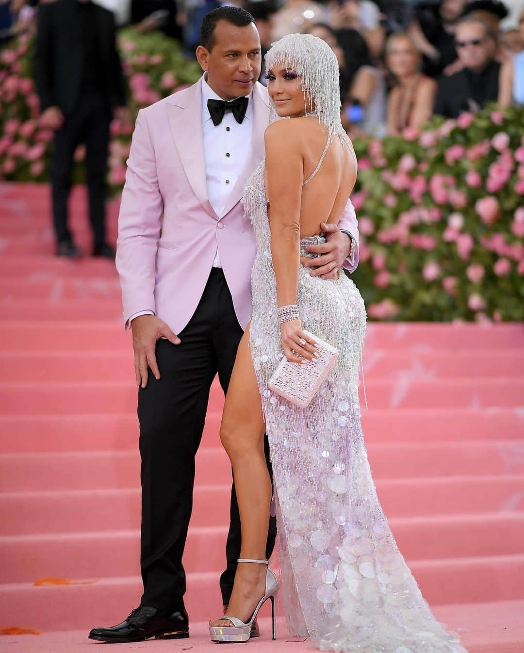 People Magazineさんのインスタグラム写真 - (People MagazineInstagram)「Smoking hot! 😍Jennifer Lopez and Alex Rodriguez are killing it tonight at the Met Gala! This gown and matching head piece are absolutely gorgeous! ❤️| 📷: Dimitrios Kambouris/Getty, Neilson Barnard/Getty」5月7日 9時46分 - people