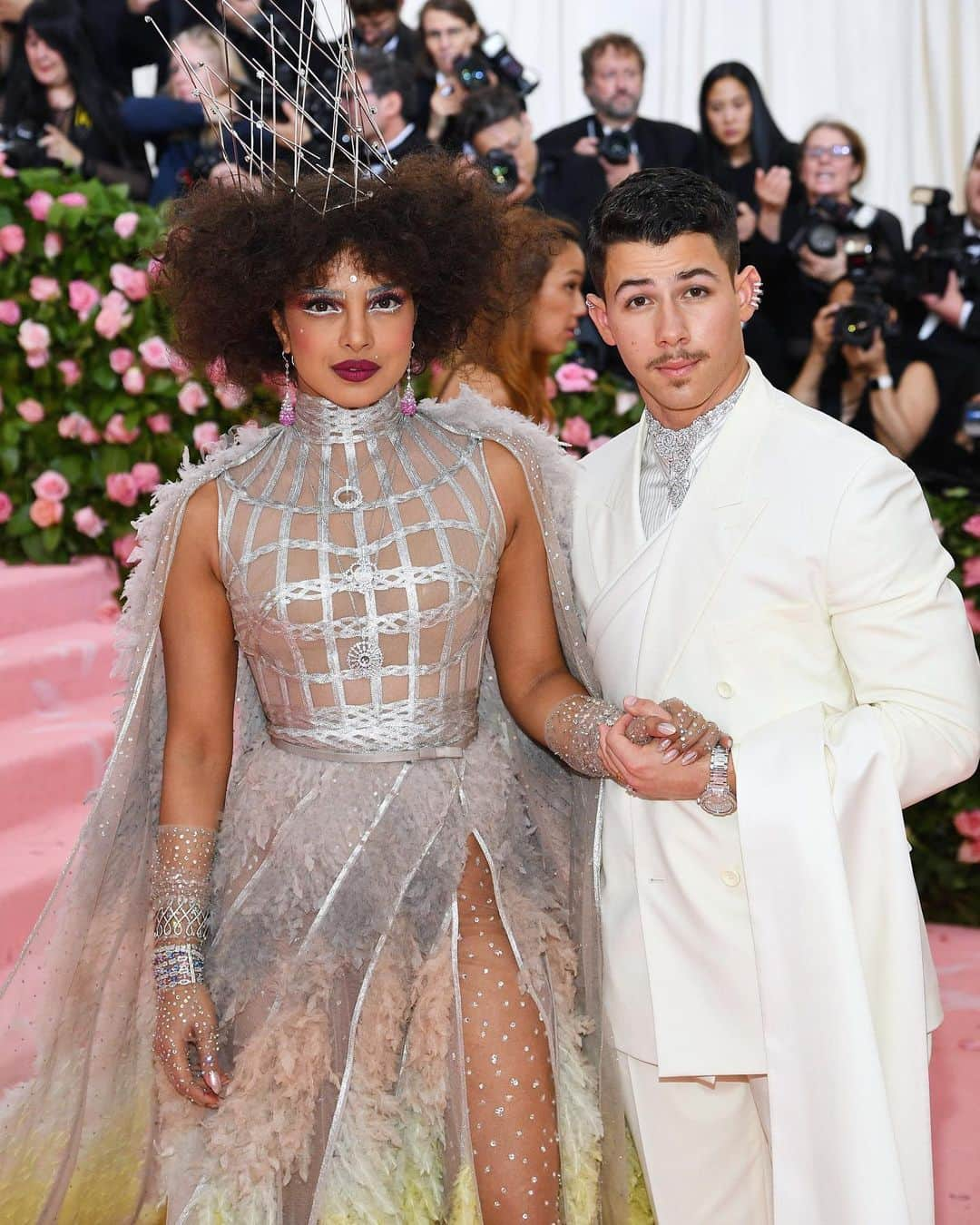 Cosmopolitanさんのインスタグラム写真 - (CosmopolitanInstagram)「@nickjonas’s mustache is making me...feel things 😂 You? #MetGala」5月7日 9時49分 - cosmopolitan