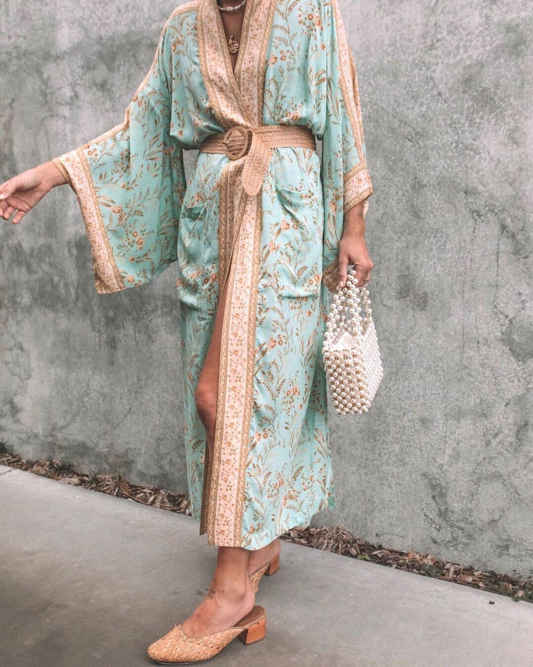 SPELLさんのインスタグラム写真 - (SPELLInstagram)「HQ TREND: We’re obsessed with our robes as a dress at the moment 🐚 just belt it! {Our Maisie Robe paired with neutral accessories}」5月7日 9時49分 - spell