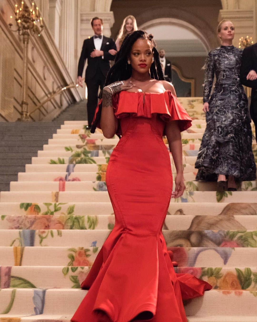 Ocean’s 8のインスタグラム：「Which way to the Gala?」