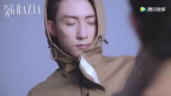 のインスタグラム：「Huang Jing Yu @jingyuhuangjingyu 💙 Grazia Magazine - March 2019 . . . . . . #黄景瑜#HuangJingYu#chineseactor #chinese #chineseboy #asianboy#아지트샵 #추천멘토 #치위생사 #간호사 #직장인부업 #미용인 #미용 #연남동카페 #연남동맛집 #신혼여행 #신혼 #신혼부부 #おしゃれ #オシャレ #いいね返し #フォロー #韓国人 #韓国 #セルカ #自撮り #ファッション #フォロー」