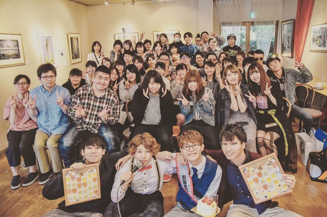 樋口和真のインスタグラム：「5.6 フリーライブ Cafe Gallery Shine ・ ありがとうございました！ ファンのみんなが 作り上げたライブ！ ・ ここまで準備してくれたて 足を運んでくれて 一緒に声出して 笑いあって、音楽で一つになって 最高の1日だった！ ・ みんなと会える機会を たくさん作れるよう また工夫して、ライブやるね！ ・ ・ セットリスト 君だけの歌を作ります 1+1 おバカーニバル！ 徒桜 白いアネモネ 3,486 テノヒラの恋」