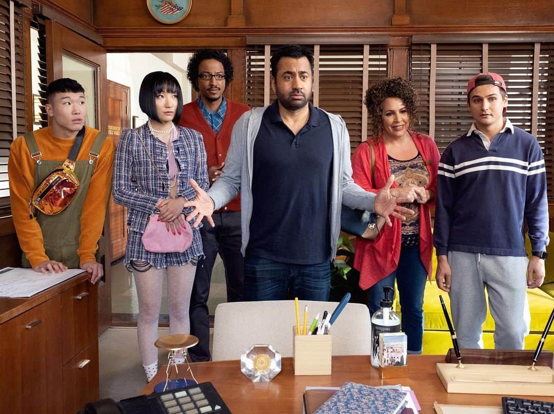 カル・ペンのインスタグラム：「SUNNYSIDE! Coming this fall to @NBC with the hopes of making you laugh your pants off. I’M SO EXCITED!」