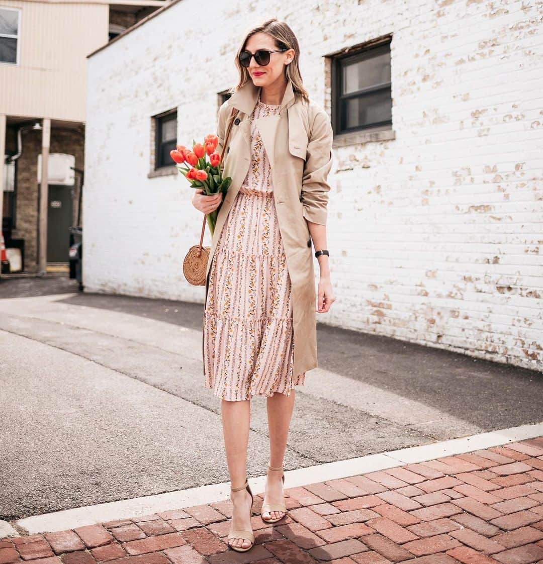 Anna Jane Wisniewskiのインスタグラム：「Congrats @clairemeyer1_! Stay tuned for the winners! **I’m excited to team up with some friends to give SEVEN winners a $100 gift card to a style item of your choice + styling session, in celebration of spring (FINALLY!) arriving! 💐  TO ENTER: 1. LIKE this photo & my recent 3 posts 2. FOLLOW my account (@seeannajane ) + these amazing ladies:  @IsntThatCharming  @Jesskeys_  @ShaliceNoel  @LakeshoreLady  @TheChicSeries  @TheDailyTay  3. TAG some of your besties! (More tags = more entries & better chances of winning!  BONUS ENTRIES: Follow each of the above accounts in the LIKEtoKNOW.it app …That’s it!  Each of the women above will be choosing a winner at random from their posts, so be sure to visit all accounts. We can’t wait to treat seven of you as a thank you from us for your support!  Giveaway closes 5/9 at 9 pm. All winners will be announced around that time! Must be following all accounts to win. This giveaway is in no way sponsored or associated with Instagram & is open to US only. Good luck!」