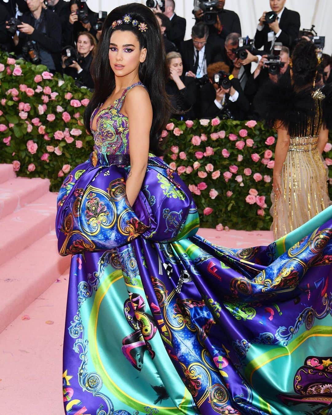 MTVさんのインスタグラム写真 - (MTVInstagram)「The outfit. The nails. THE WIG. 💋 #DuaLipa #MetGala」5月7日 10時03分 - mtv