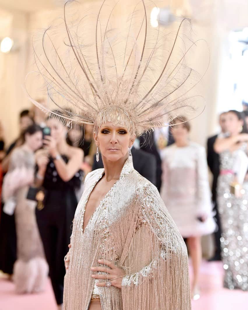 Good Morning Americaさんのインスタグラム写真 - (Good Morning AmericaInstagram)「Our hearts will go on, but they sure skipped a beat - @celinedion absolutely effortless in this stunning look tonight at the #MetGala 💯😍 SEE LINK IN BIO FOR MORE!」5月7日 10時03分 - goodmorningamerica