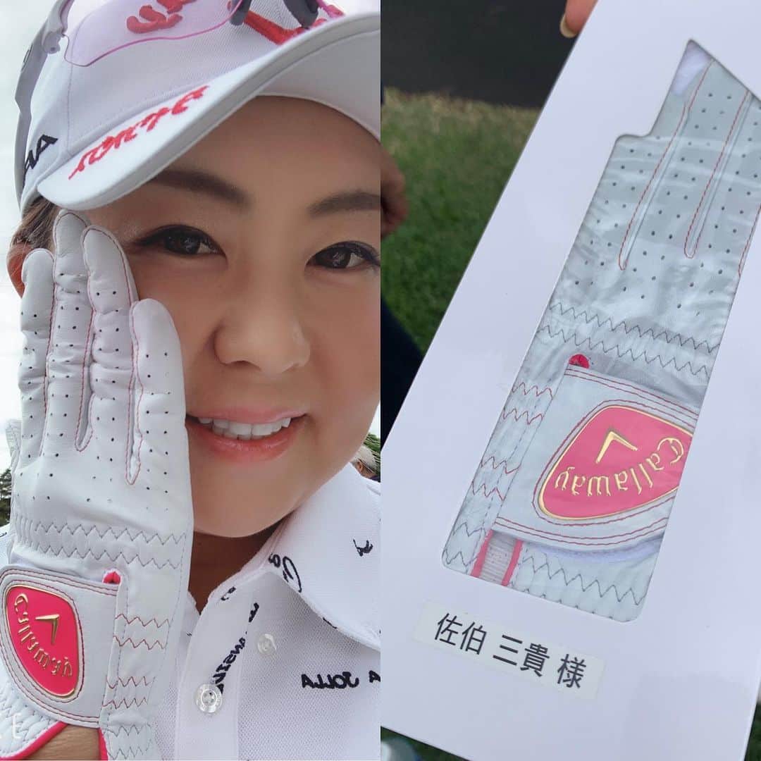 佐伯三貴のインスタグラム：「こないだオーダーしたカラーカスタムグローブがきたー😍❤️❤️❤️ ピンクゴールドにしました🥰🥰 私っぽいでしょ？🥰💕 タグとステッチの色が選べるカスタムグローブおススメです😘  #キャロウェイ #カラーカスタムグローブ @callawaygolf_japan」