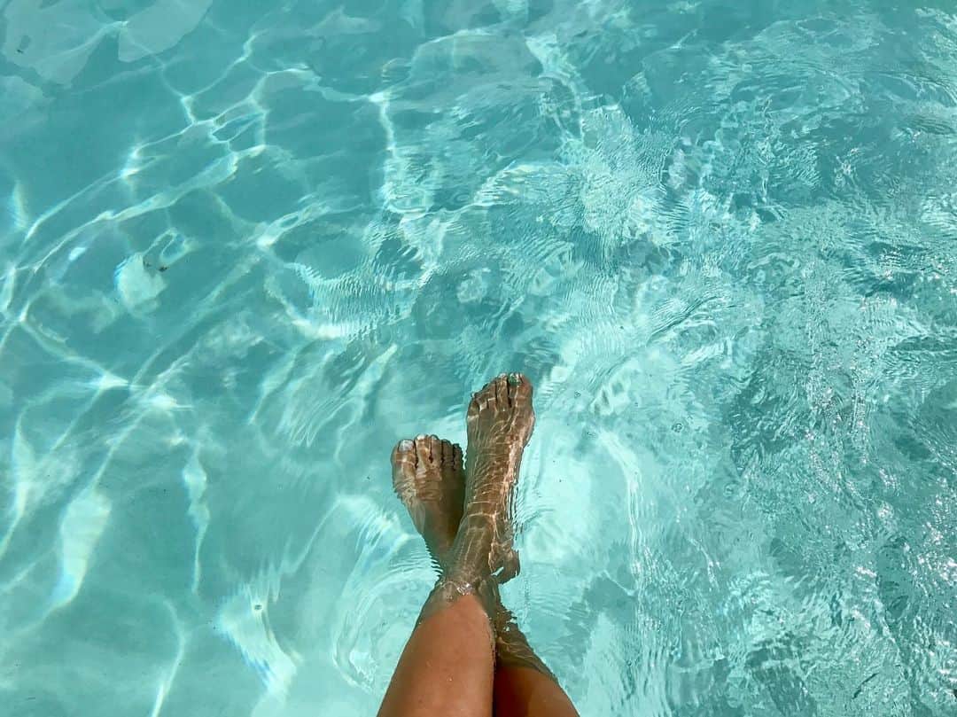宮崎沙矢加さんのインスタグラム写真 - (宮崎沙矢加Instagram)「I gotta finish this by today It's too early to swim tbh🍩🌴I wish I could dive right now:) . . . #picoftheday #selfie #pool #oc #la #losangeles #lasvegas #pic #nails #footnail #셀카」5月7日 10時10分 - sarah___audrey