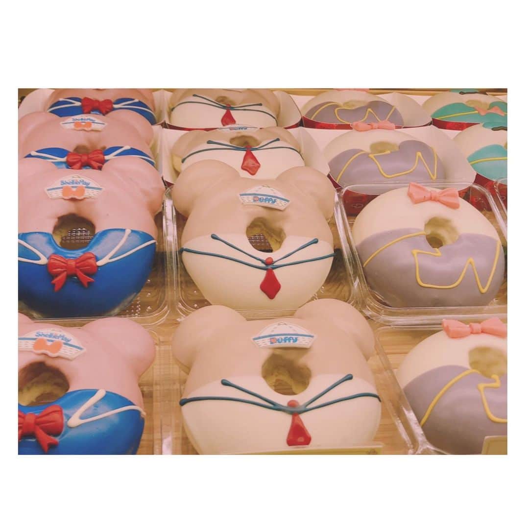 青葉ひなりさんのインスタグラム写真 - (青葉ひなりInstagram)「シェリーメイちゃんおいしいかった🍩💕 #香港ディズニーランド #hongkongdisneyland  #shelliemay #donuts #sweets #disneyland」5月7日 10時11分 - hinari_festive