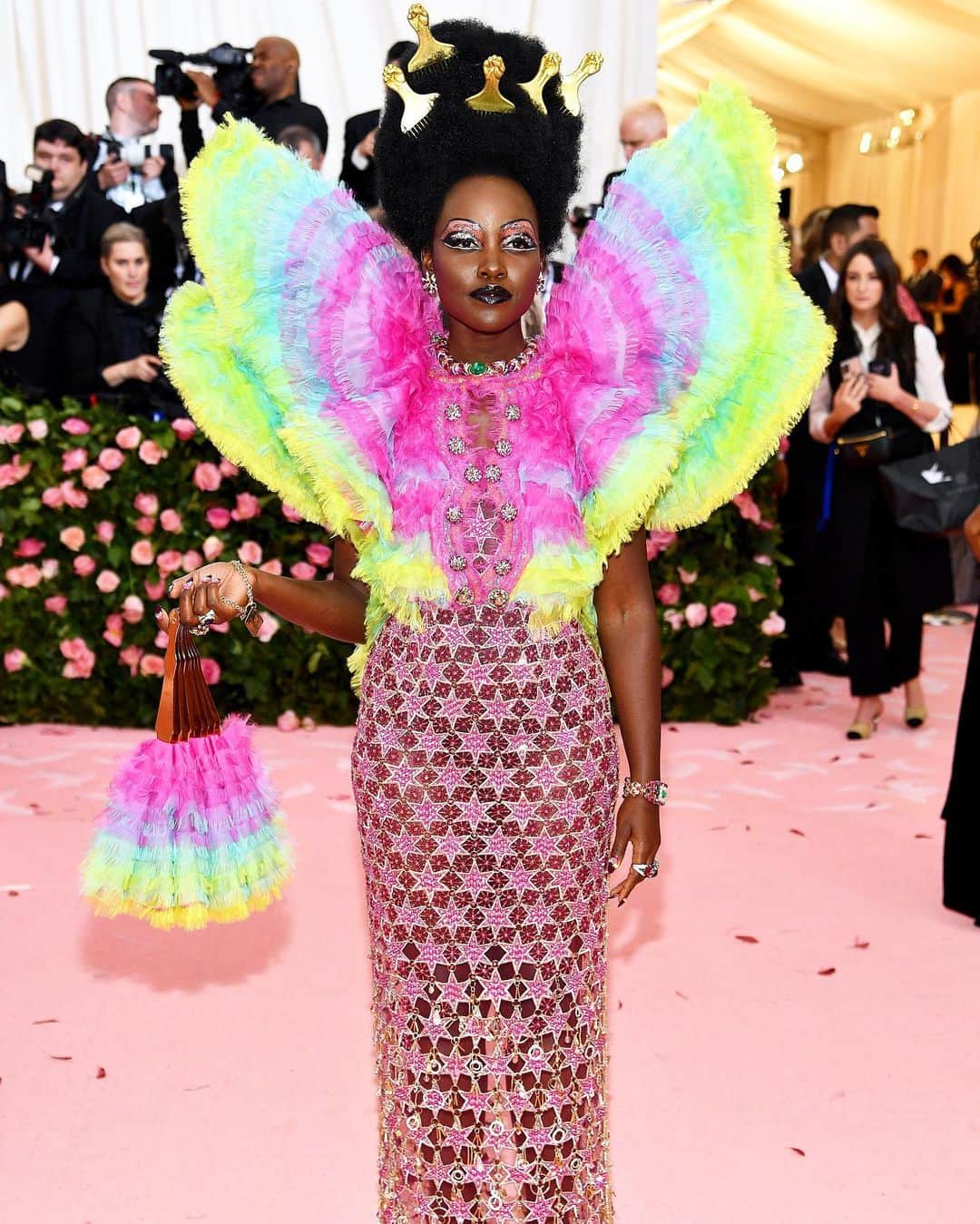 WHO WHAT WEARさんのインスタグラム写真 - (WHO WHAT WEARInstagram)「That's what I call camp. ✨ @lupitanyongo #MetGala photo: getty images」5月7日 10時17分 - whowhatwear