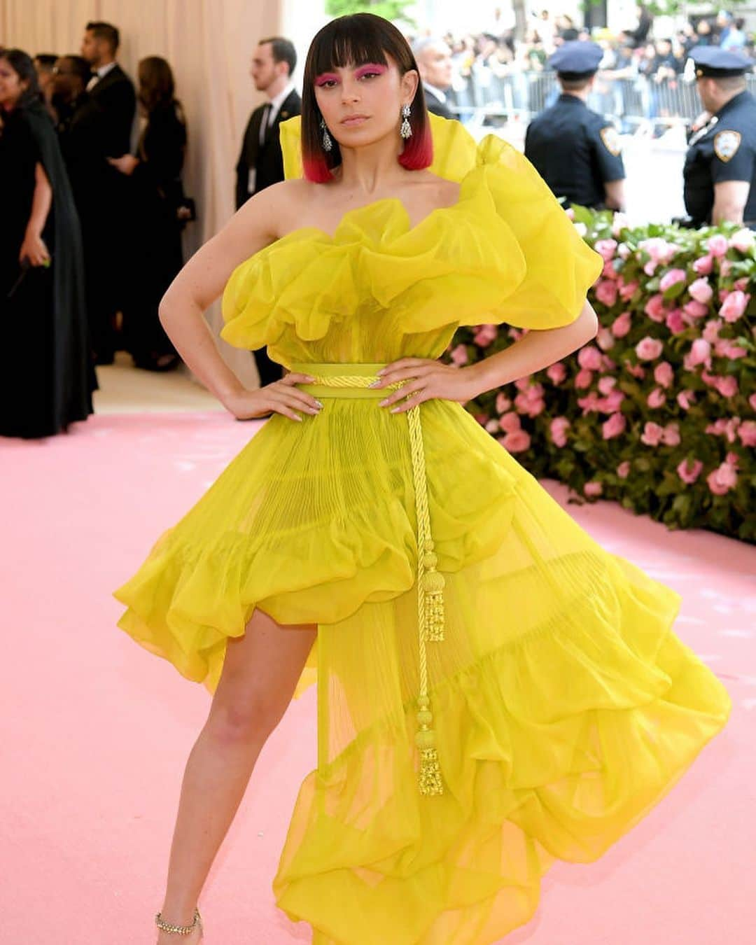 Good Morning Americaさんのインスタグラム写真 - (Good Morning AmericaInstagram)「We see you @charli_xcx 💯😍 #MetGala 📸: Getty Images  SEE LINK IN BIO FOR MORE!」5月7日 10時15分 - goodmorningamerica