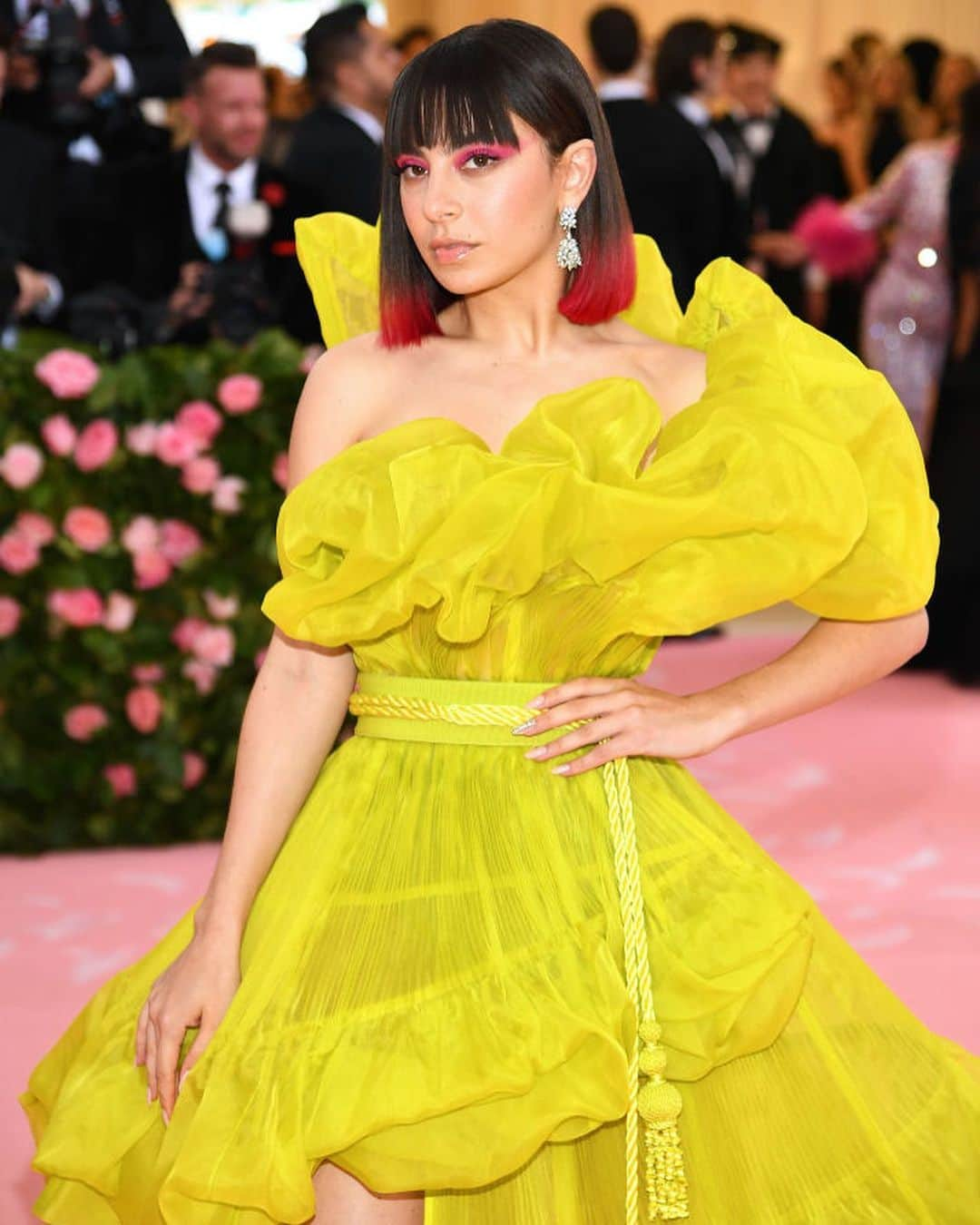 Good Morning Americaさんのインスタグラム写真 - (Good Morning AmericaInstagram)「We see you @charli_xcx 💯😍 #MetGala 📸: Getty Images  SEE LINK IN BIO FOR MORE!」5月7日 10時15分 - goodmorningamerica