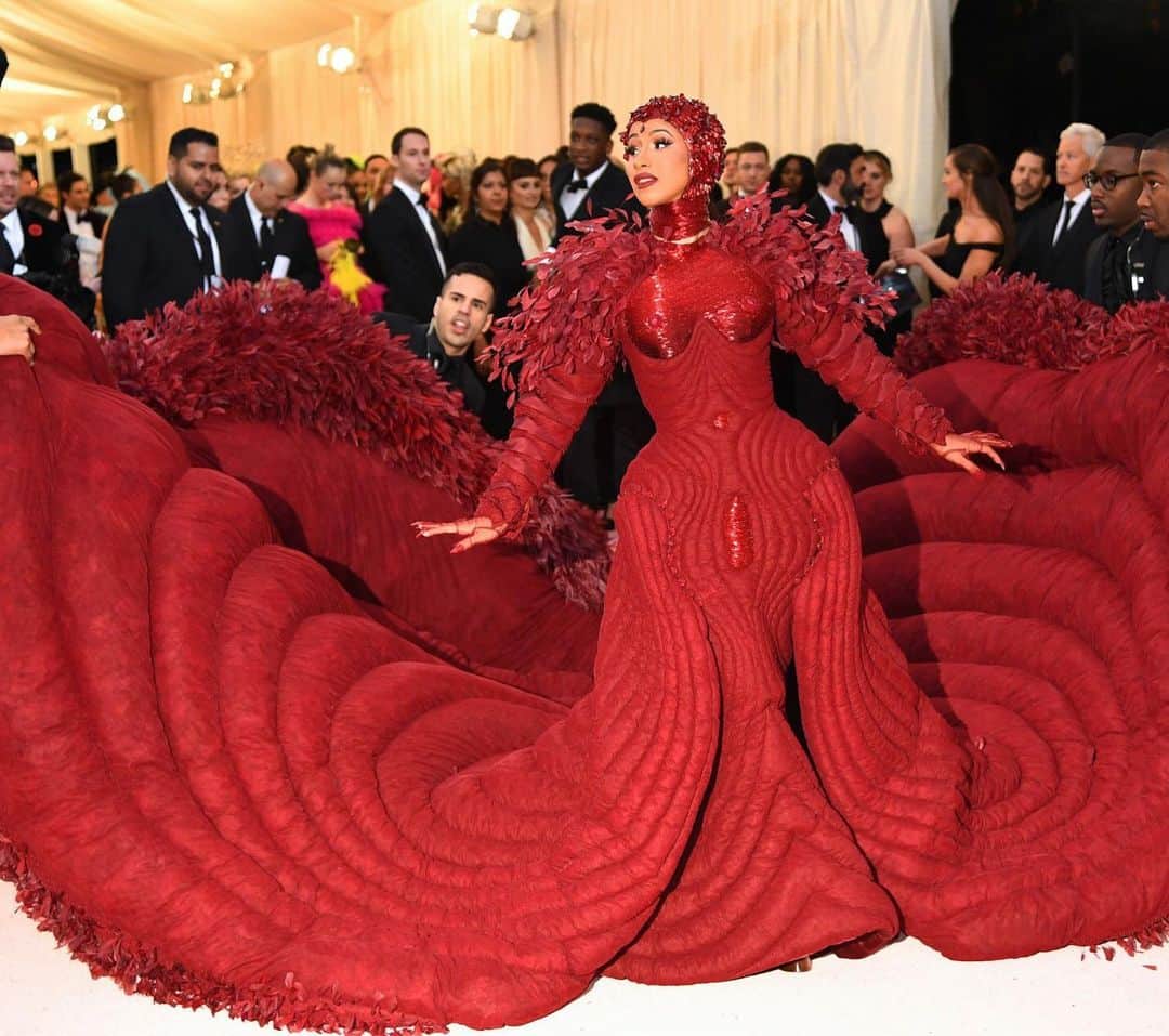 People Magazineさんのインスタグラム写真 - (People MagazineInstagram)「We see why they call Cardi B a hot tamale! 😍This red dress and matching head piece is literally everything! She looks stunning tonight at the Met Gala. ❤️| 📷: Dimitrios Kambouris/Getty」5月7日 10時21分 - people