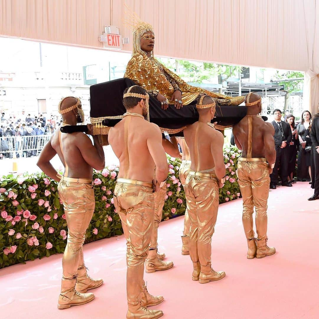 CNNさんのインスタグラム写真 - (CNNInstagram)「The #MetGala is known for delivering some of the most daring fashion statements of the year. This year's theme is "Camp: Notes on Fashion," and the charity benefit attracted a wide range of risqué looks. Lady Gaga had four outfit changes on the carpet while actor Billy Porter, decked all in gold, was carried in on a chaise by six shirtless men. The annual event at the Metropolitan Museum of Art in New York takes place on the first Monday of May and costs upwards of $30,000 a head to attend. (📸: Getty Images, AP, FilmMagic)」5月7日 10時30分 - cnn