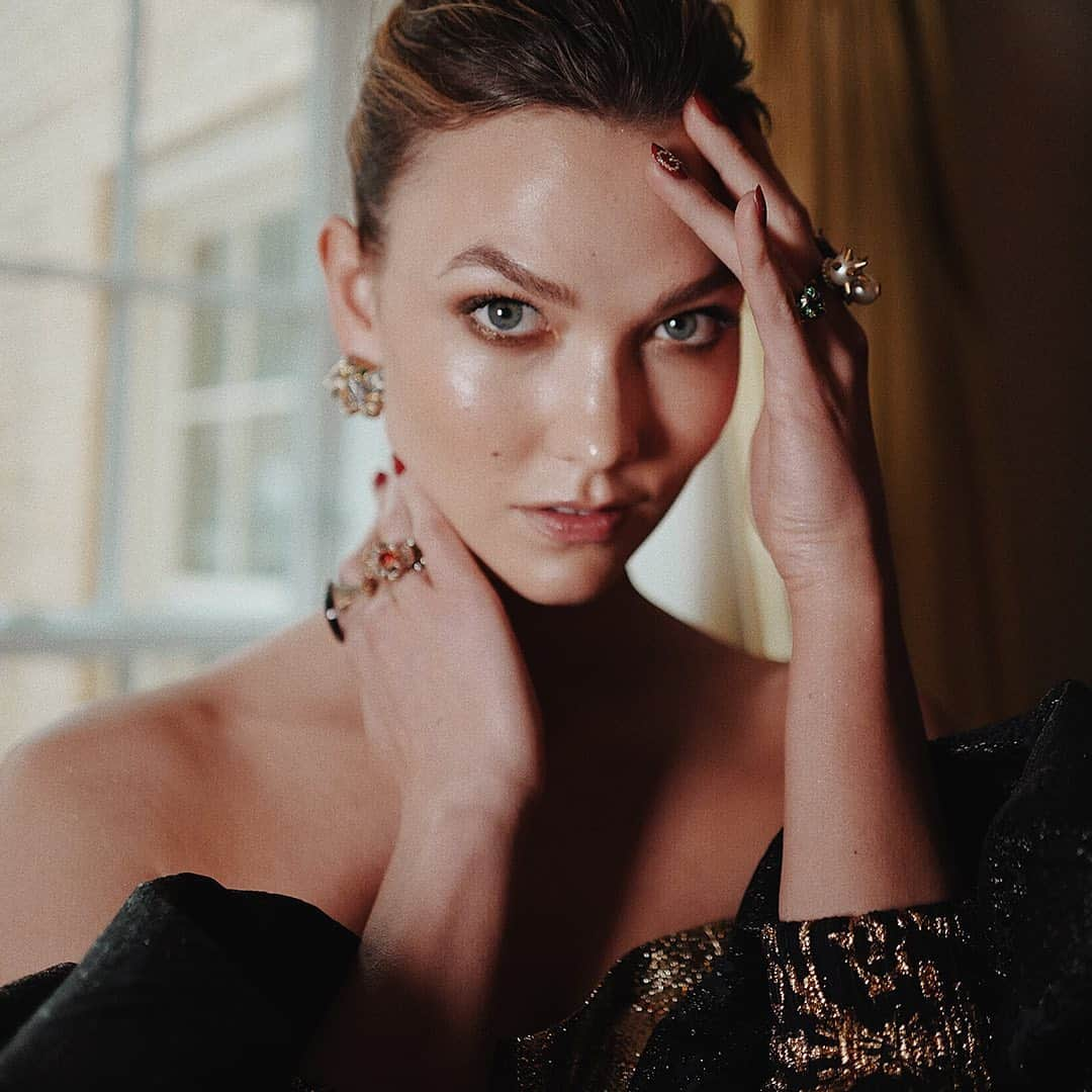 エスティローダーさんのインスタグラム写真 - (エスティローダーInstagram)「The first Monday in May 💖. Link in bio to get the Red Carpet look our #EsteeGlobalAmbassador, @karliekloss is wearing tonight! #MetGala #MetCamp」5月7日 10時30分 - esteelauder