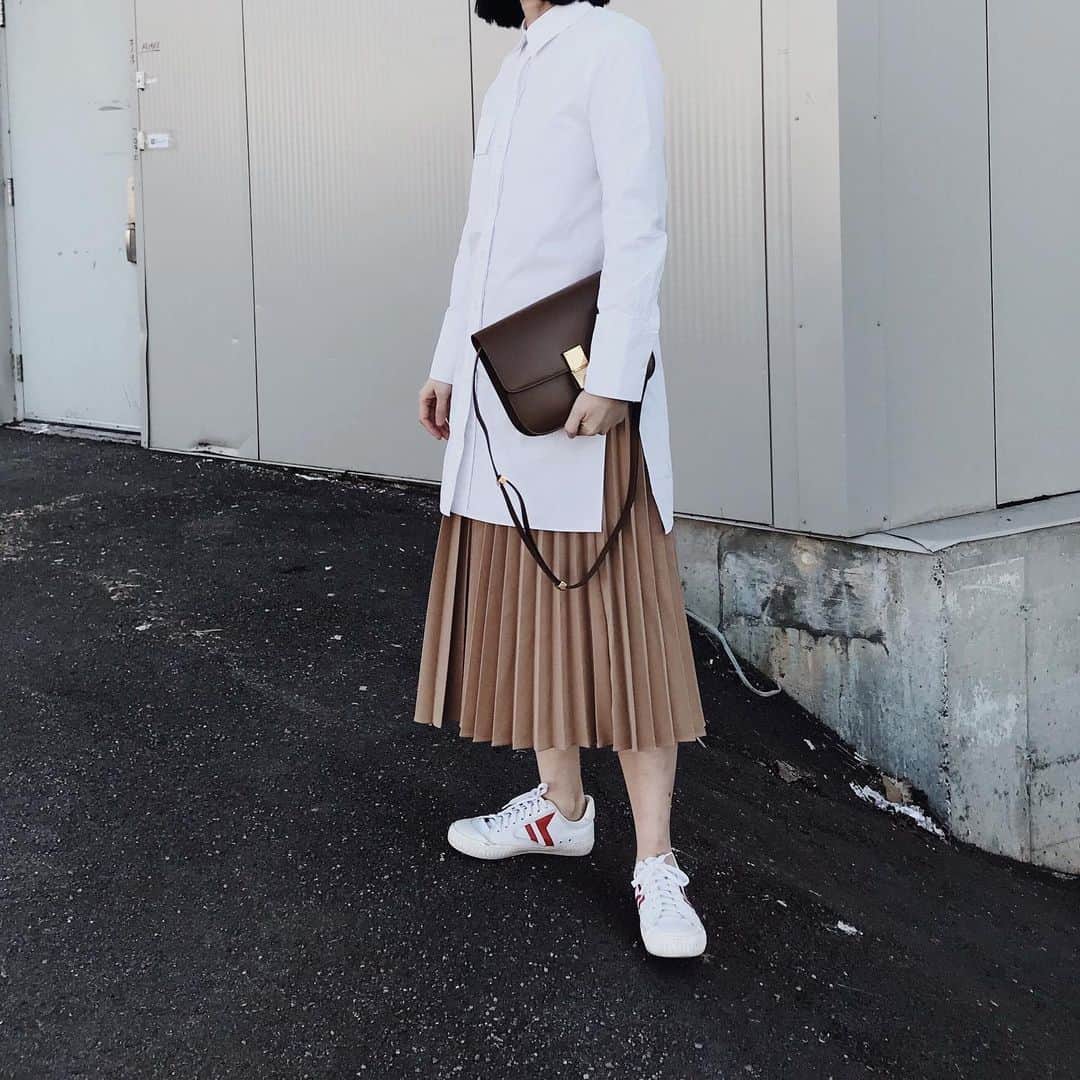 mixmatchisthekeyのインスタグラム：「#pleatedskirt 最近很喜欢百褶裙」