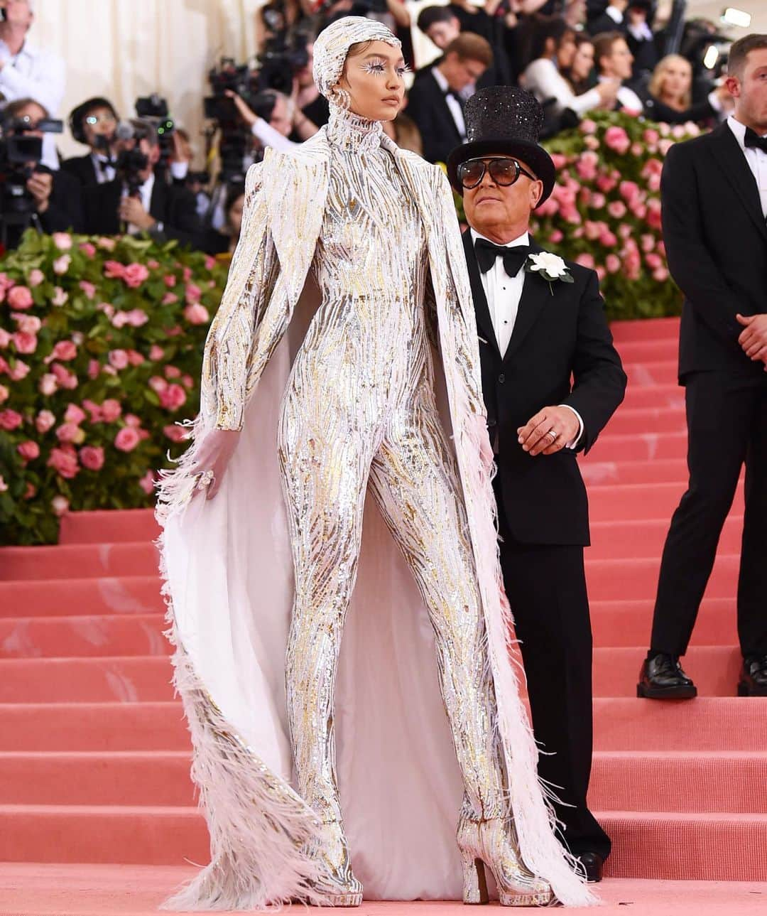 British Vogueさんのインスタグラム写真 - (British VogueInstagram)「See all of the dramatic transformations from the 2019 #MetGala including #KylieJenner #KendallJenner #PriyankaChopra #NickJonas #GigiHadid #LupitaNyongo #JenniferLopez #AlexRodriguez #GemmaChan. Link in bio. #MetCamp」5月7日 10時39分 - britishvogue