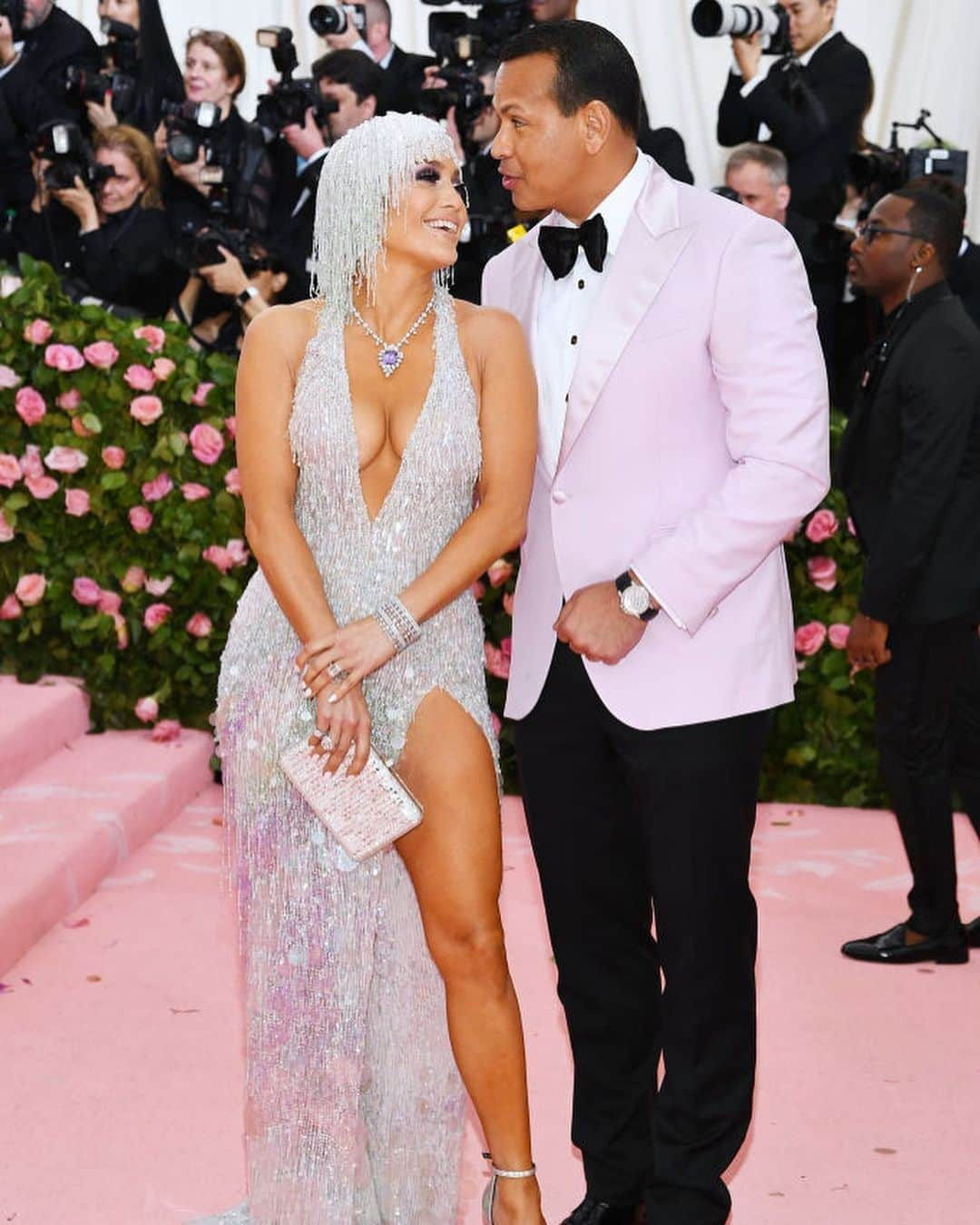 Good Morning Americaさんのインスタグラム写真 - (Good Morning AmericaInstagram)「The show-stopping @jlo & @arod #MetGala 📸: Getty Images  SEE LINK IN BIO FOR MORE!」5月7日 10時57分 - goodmorningamerica