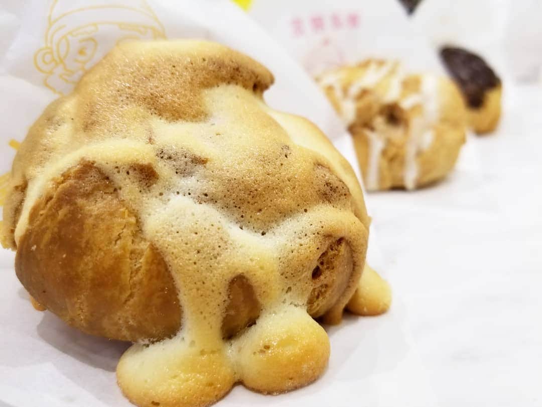 石関友梨のインスタグラム：「ビアードパパの限定シュークリーム♡ #ビアードパパ #限定スイーツ #ラングドシャ #きな粉クリーム #エクレア #うまっ」