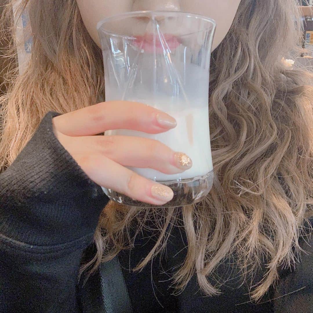 徳本夏恵（なちょす）さんのインスタグラム写真 - (徳本夏恵（なちょす）Instagram)「﻿ ﻿ ﻿ ﻿ ﻿ ミルク大好き人間。🍼﻿ 昔は大っ嫌いやったのになぁ、、、﻿ ﻿ ﻿ #🐄#ミルク#牛乳#milk #iapan」5月7日 11時15分 - nachos_kimono