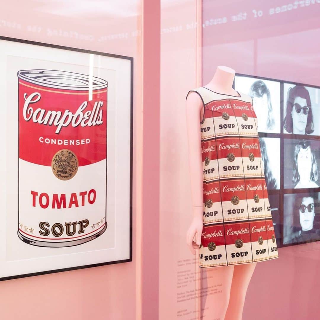HYPEBEASTさんのインスタグラム写真 - (HYPEBEASTInstagram)「@hypebeaststyle: Here’s a look inside @metcostumeinstitute’s “Camp: Notes on Fashion‎" exhibit. It takes cues from Susan Sontag’s 1964 essay ‘Notes on Camp,’ and features 175 pieces of clothing from brands including @gucci, @balenciaga and @prada. The exhibition will run from May 9 to September 8. Head to the link in our bio to view more of the space. Photo: Eddie Lee/HYPEBEAST」5月7日 11時20分 - hypebeast