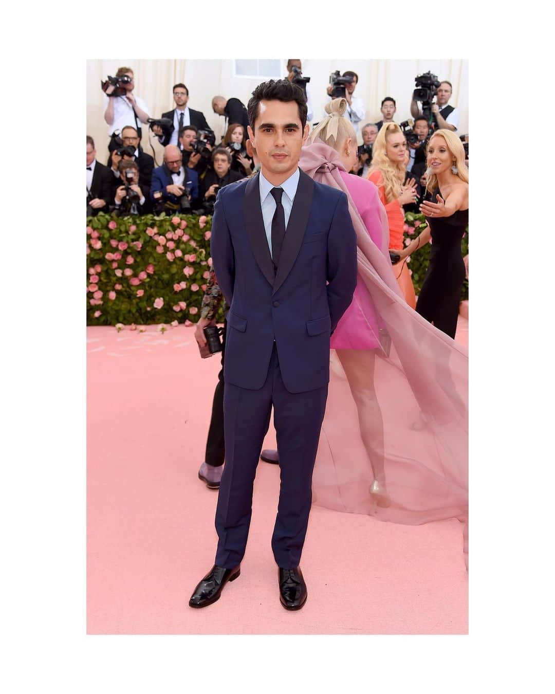 プラダさんのインスタグラム写真 - (プラダInstagram)「To the #MetGala, @MaxMinghella wears a custom #Prada opal blue kid mohair shawl collar tuxedo and sky blue popeline smoking shirt. #PradaPeople #MetCamp」5月7日 11時21分 - prada