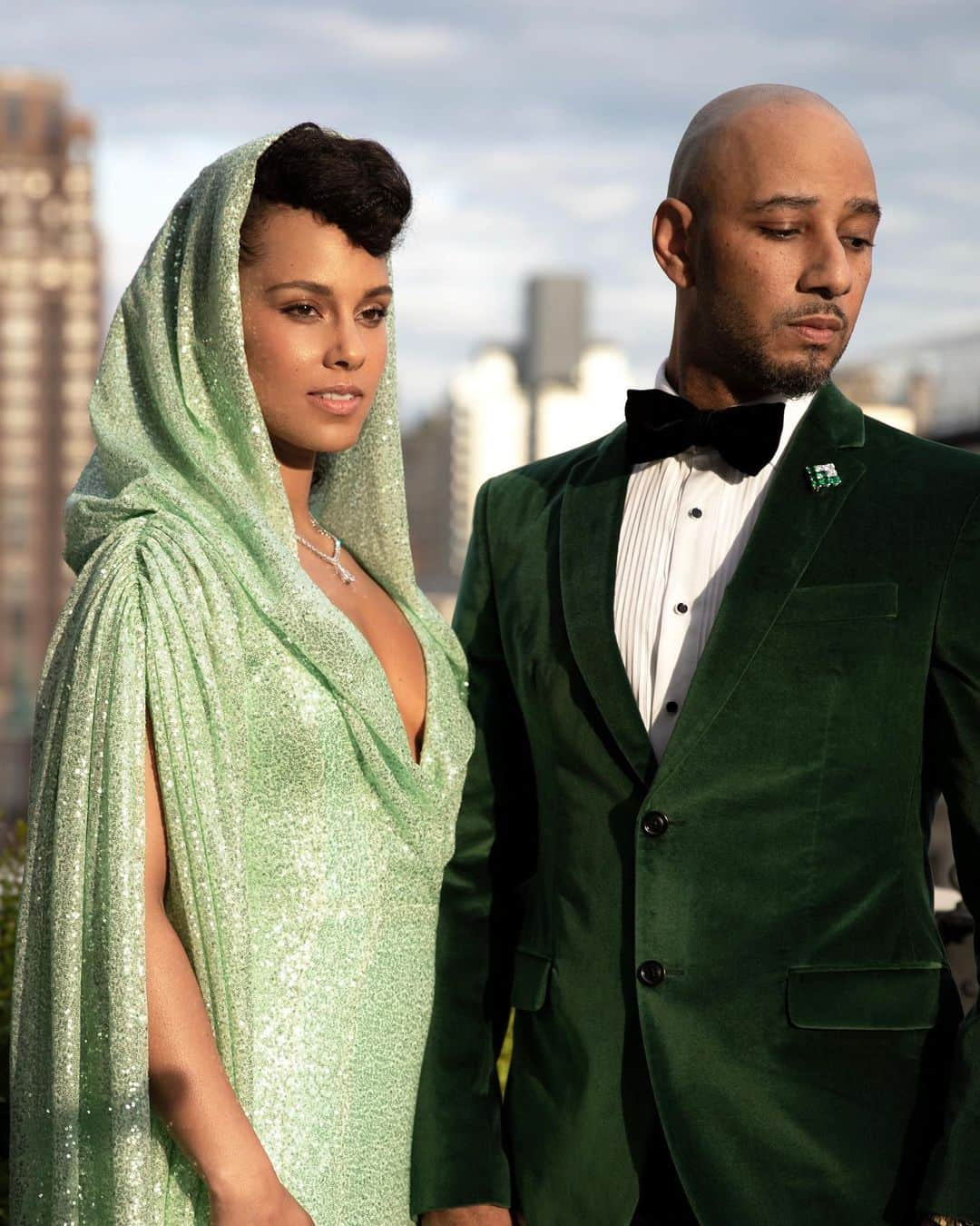 アリシア・キーズさんのインスタグラム写真 - (アリシア・キーズInstagram)「Timeless love under New York City skies 🌌 ✨💚 #metgala」5月7日 11時24分 - aliciakeys