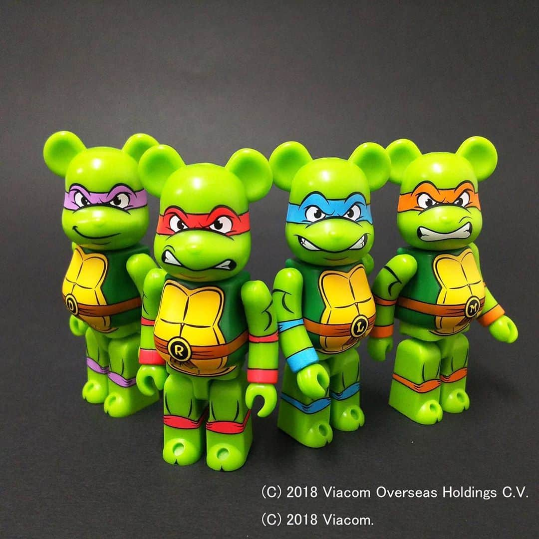 MEDICOM TOYさんのインスタグラム写真 - (MEDICOM TOYInstagram)「🐢🐢🐢🐢 #turtles #タートルズ #teenagemutantninjaturtles #bearbrick #ベアブリック #medicomtoy」5月7日 11時40分 - medicom_toy