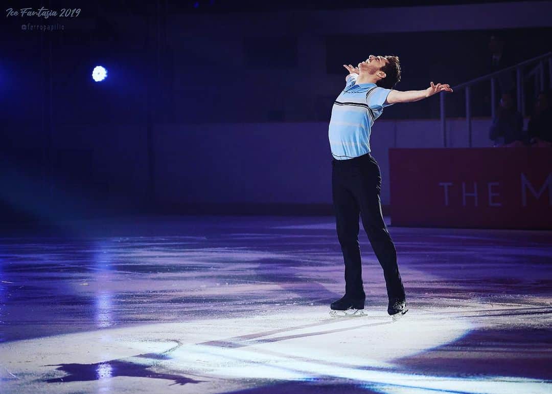ジェイソン・ブラウンのインスタグラム：「Doing what you love never gets old! スケートする時に僕はとっても嬉しい〜! 💙⛸」