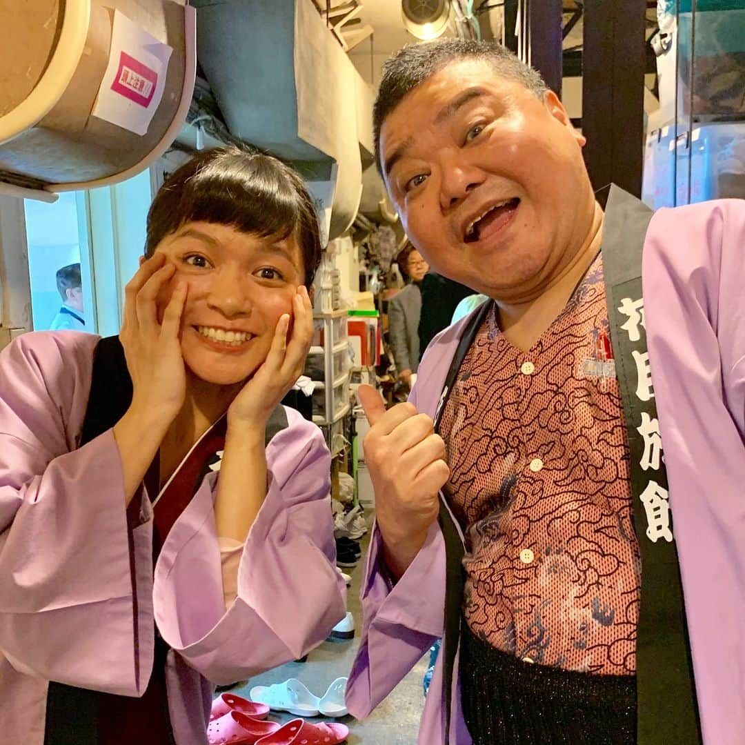 よしもと祇園花月さんのインスタグラム写真 - (よしもと祇園花月Instagram)「本日から川畑座長の新喜劇が始まります！ どたばたな内容に仕上がっています！ 当日券もありますので、ぜひご来場ください！ 前売り券も絶賛発売中‼️ #川畑泰史 #帯谷孝史 #はじめ #平田健太 #石橋洋貴 #高関優 #入澤弘喜 #住吉大和 #若井みどり #楠本見江子 #木下鮎美 #いがわゆり蚊 #チャーリー浜 #新喜劇 #kpp #よしもと祇園花月 #吉本 #祇園花月 #後ろに誰かいる？」5月7日 11時50分 - gionkagetsu