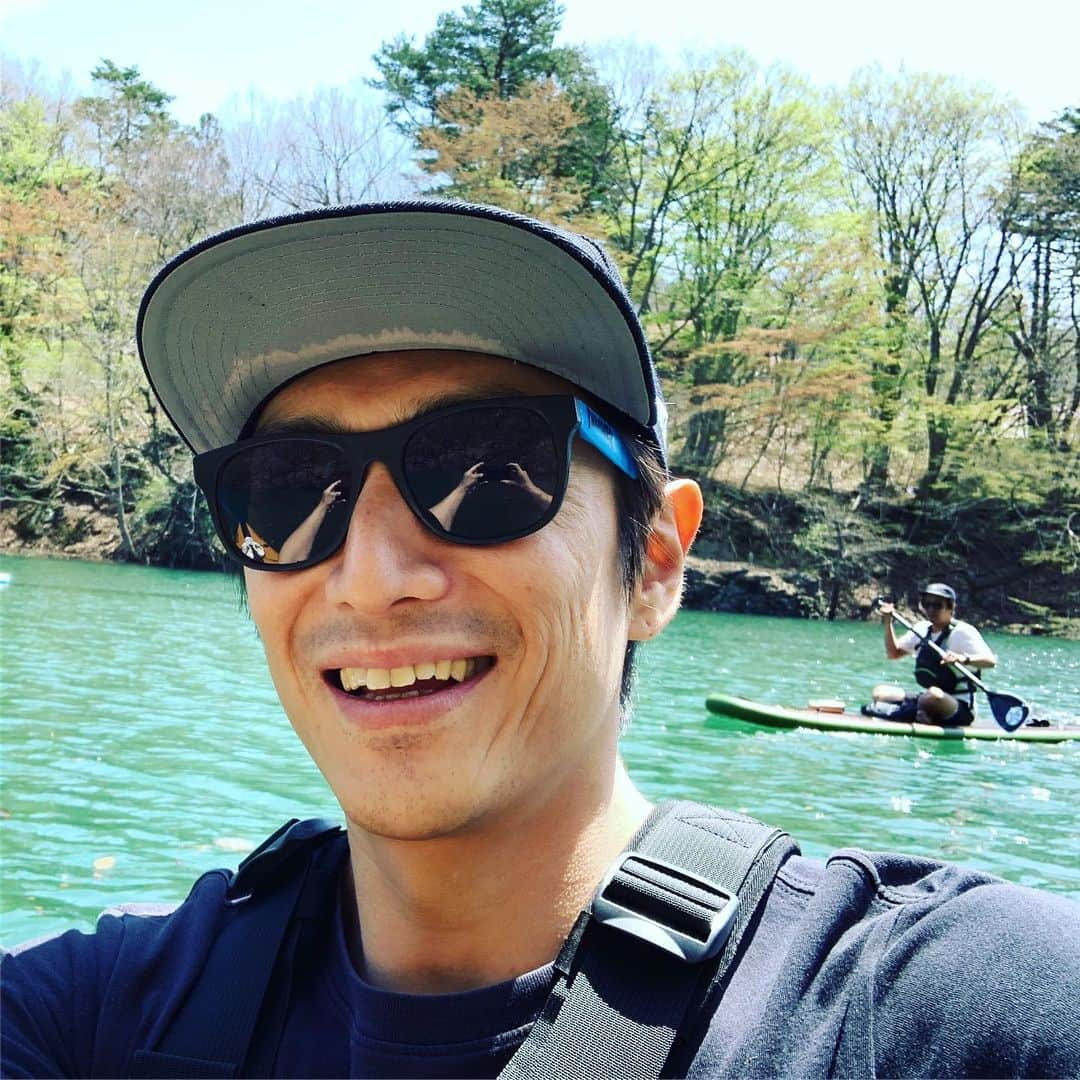 伊勢谷友介さんのインスタグラム写真 - (伊勢谷友介Instagram)「Yeah! My new board went into Gumma water."SOYOU stick". Named as"SebastianⅢ". Sebastian was the name whitch is named to my first motorcycle.  and this toy is third. I love the board which can padle fast and very controlable. but it's also unstable because ship bottom shape like "v". We went to night water too. so dark. so quiet... I'll play Japanese sweetest season with this!  群馬でNEW SUP BOARDの入水式！ 命名「セバスチャン3世」と名前入りです！！！最初のバイクにつけてた名前を冠しました。 オススメしていただいたボードは僕のお気に入りの形。船底はVになってて、安定感よりも、推進力、コントロール性良しという事で、通常のと比べて、不安定さはありますが、楽しいボードです！！！ 今年はこれで遊びたいと思います。 初夜サップもワクワクでした！  #soyoustick #漕遊  #群馬 #gunma  #みなかみ町  #irieone #アイリーオンsup  #playtheearth  @dragon_matsuzaki  @ryosuke.215」5月7日 11時55分 - iseya_yusuke