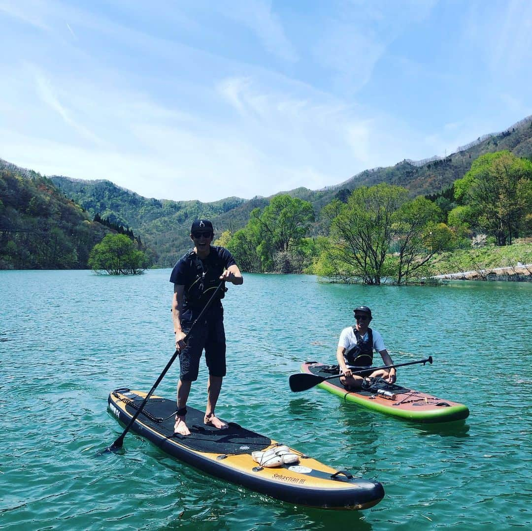 伊勢谷友介さんのインスタグラム写真 - (伊勢谷友介Instagram)「Yeah! My new board went into Gumma water."SOYOU stick". Named as"SebastianⅢ". Sebastian was the name whitch is named to my first motorcycle.  and this toy is third. I love the board which can padle fast and very controlable. but it's also unstable because ship bottom shape like "v". We went to night water too. so dark. so quiet... I'll play Japanese sweetest season with this!  群馬でNEW SUP BOARDの入水式！ 命名「セバスチャン3世」と名前入りです！！！最初のバイクにつけてた名前を冠しました。 オススメしていただいたボードは僕のお気に入りの形。船底はVになってて、安定感よりも、推進力、コントロール性良しという事で、通常のと比べて、不安定さはありますが、楽しいボードです！！！ 今年はこれで遊びたいと思います。 初夜サップもワクワクでした！  #soyoustick #漕遊  #群馬 #gunma  #みなかみ町  #irieone #アイリーオンsup  #playtheearth  @dragon_matsuzaki  @ryosuke.215」5月7日 11時55分 - iseya_yusuke