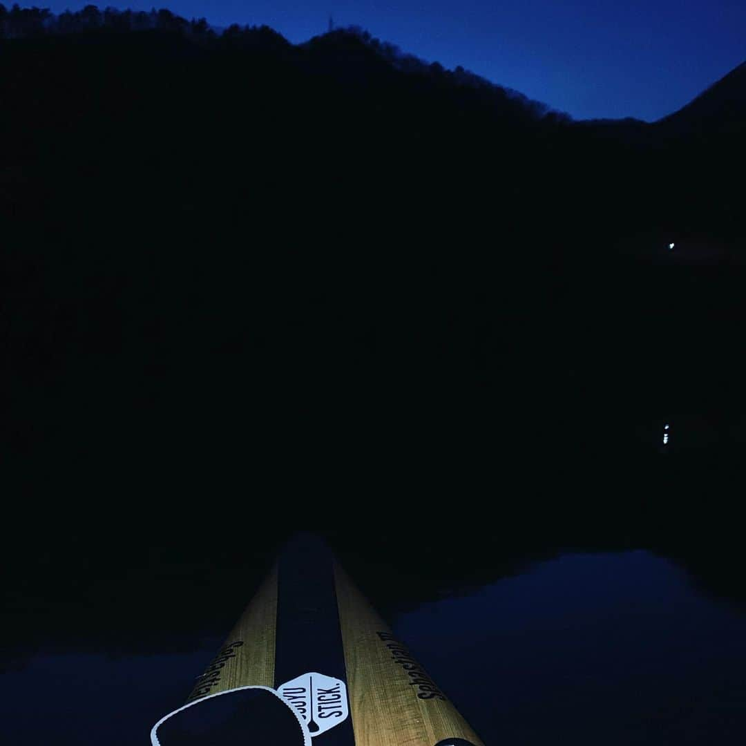 伊勢谷友介さんのインスタグラム写真 - (伊勢谷友介Instagram)「Yeah! My new board went into Gumma water."SOYOU stick". Named as"SebastianⅢ". Sebastian was the name whitch is named to my first motorcycle.  and this toy is third. I love the board which can padle fast and very controlable. but it's also unstable because ship bottom shape like "v". We went to night water too. so dark. so quiet... I'll play Japanese sweetest season with this!  群馬でNEW SUP BOARDの入水式！ 命名「セバスチャン3世」と名前入りです！！！最初のバイクにつけてた名前を冠しました。 オススメしていただいたボードは僕のお気に入りの形。船底はVになってて、安定感よりも、推進力、コントロール性良しという事で、通常のと比べて、不安定さはありますが、楽しいボードです！！！ 今年はこれで遊びたいと思います。 初夜サップもワクワクでした！  #soyoustick #漕遊  #群馬 #gunma  #みなかみ町  #irieone #アイリーオンsup  #playtheearth  @dragon_matsuzaki  @ryosuke.215」5月7日 11時55分 - iseya_yusuke