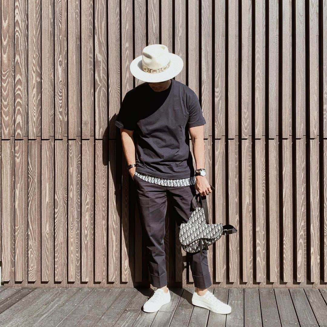 三浦大地さんのインスタグラム写真 - (三浦大地Instagram)「もう初夏だね。  今日はハット以外 @dior  #mensfashion #outfit #ootd #mensootd #dior #diormens #diorhomme #oblique #dioroblique #lackofcolor」5月7日 12時09分 - daichi_1127