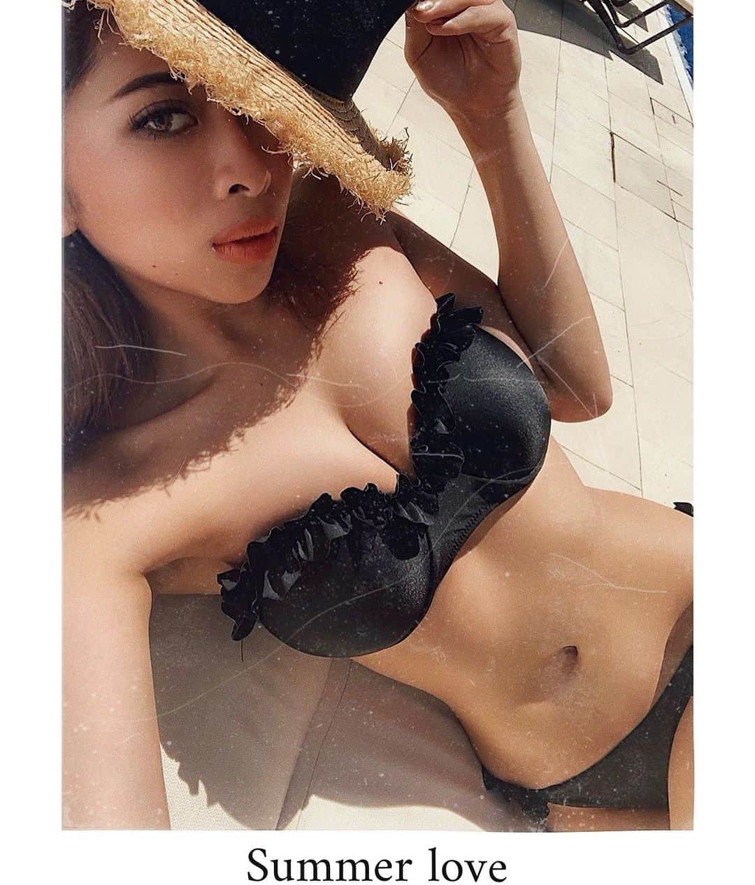 Airi Shibuyaのインスタグラム：「今日も気持ちのいい天気🌻🌈 がんばろ〜〜☺️☺️❤️ . #selfie#bikini#swimwear#summer」