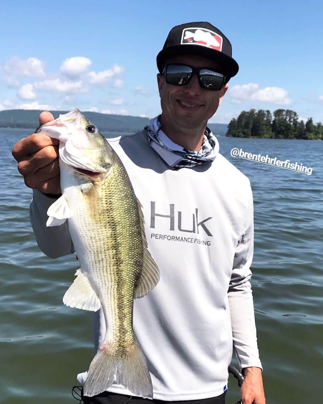 Brent Ehrlerさんのインスタグラム写真 - (Brent EhrlerInstagram)「Filming some Vlogs with @tacklewarehouse at Lake Guntersville and I guess I didn’t get enough spotted bass last week at Smith. Had to go ahead and catch one here as well. @hukgear」5月7日 12時07分 - brentehrlerfishing