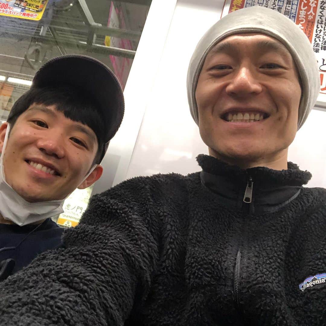 ゴンのインスタグラム：「本日、漫才協会デビューであり、NEWビックスモールンのデビューでもある舞台へ浅草東洋館へ！ヤバい！なんか久しぶりにスゲーワクワクしてきた〜😆 浅草東洋館寄席 ビックスモールン15:00〜15:10」